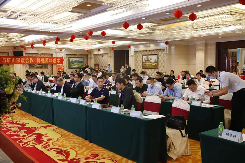 廣東陶瓷協(xié)會(huì )陶瓷原料專(zhuān)委會(huì )成立，萬(wàn)達業(yè)任副會(huì )長(cháng)單位